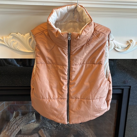Cozy Reversible Puffer Vest Sleeveless Jacket Womens XL Beige Tan Trendy New - Picture 4 of 14